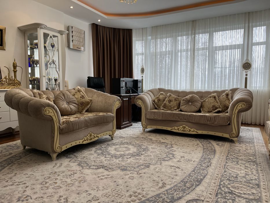 Срочно продаётся диван и гостиный гарнитур!