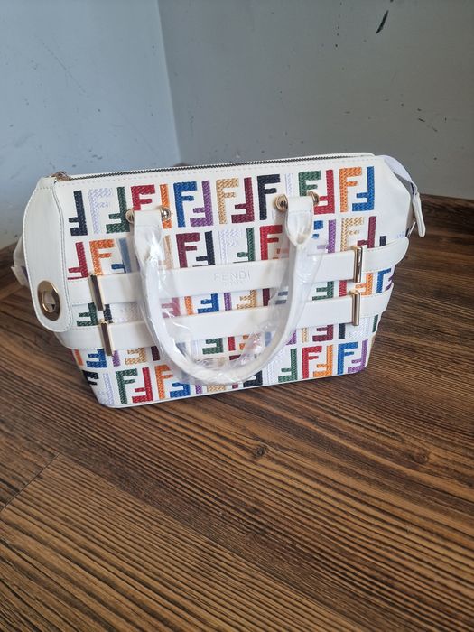 Страхотна дамска чанта  среден размер