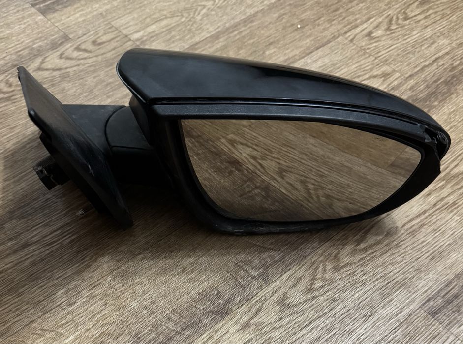Зеркало левое на автомобиль hyundai i20