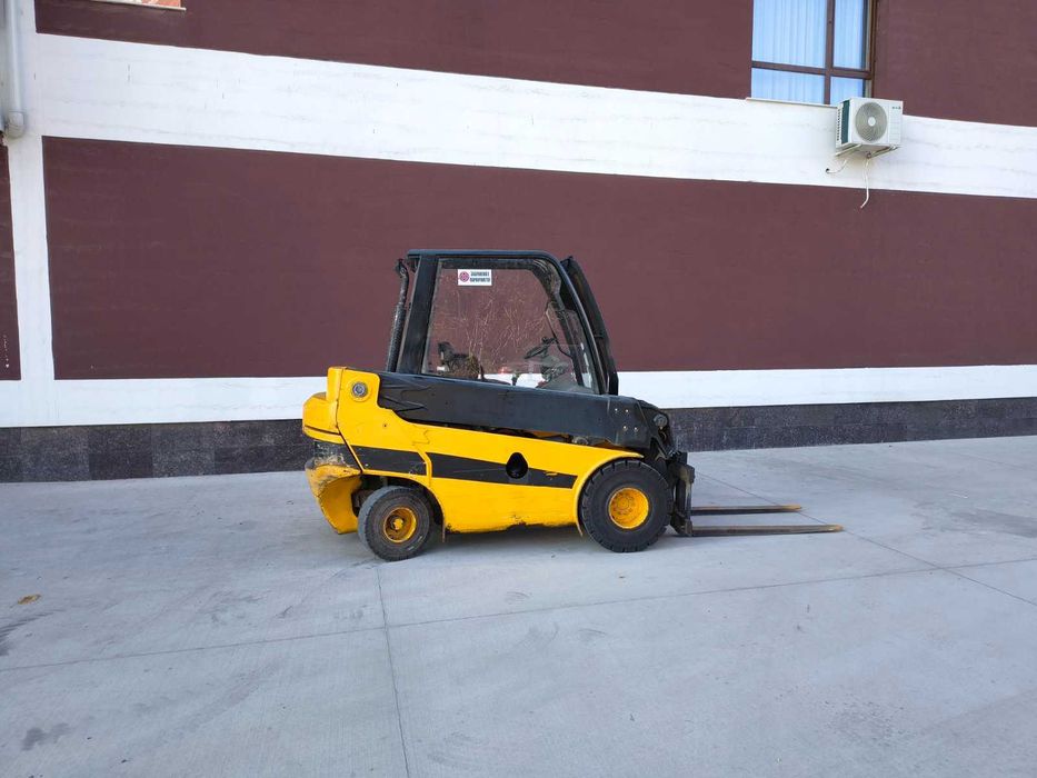 Челен товарач JCB Teletruk TLT30D – 3т / 4м / 9300 м/ч