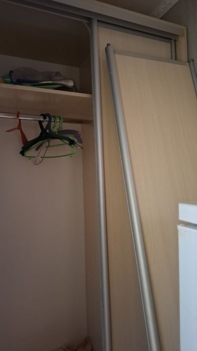 Продаётся шкаф, стол, кровать