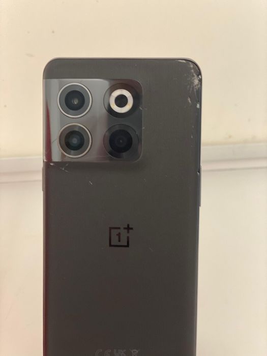 Продам смартфон One Plus 10T