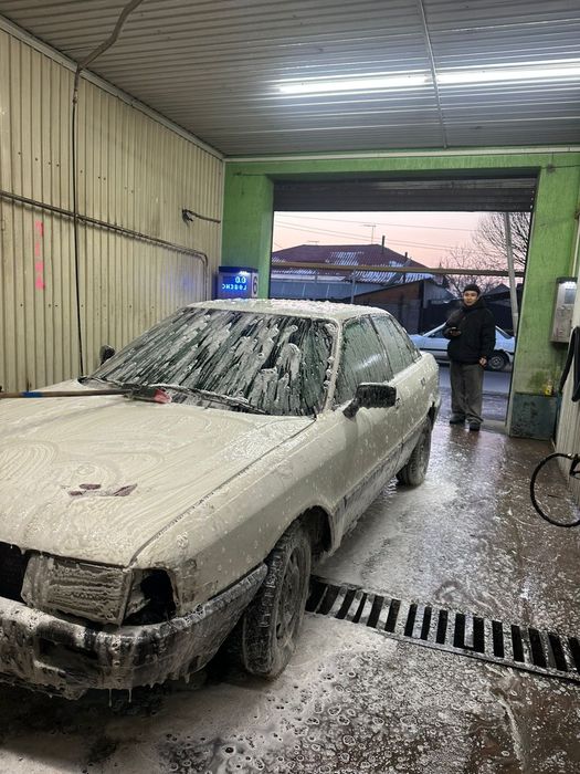 Срочно продам ауди 80 б3 1,8 на ходу