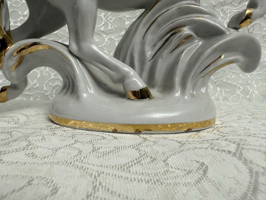 Конь-огонь лфз белый