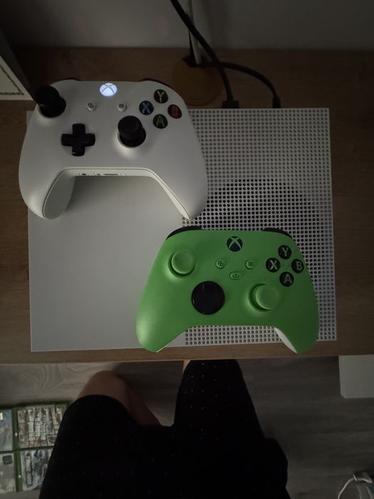 Xbox One S 1TB Full Box + 2 Controllere + 5 Jocuri