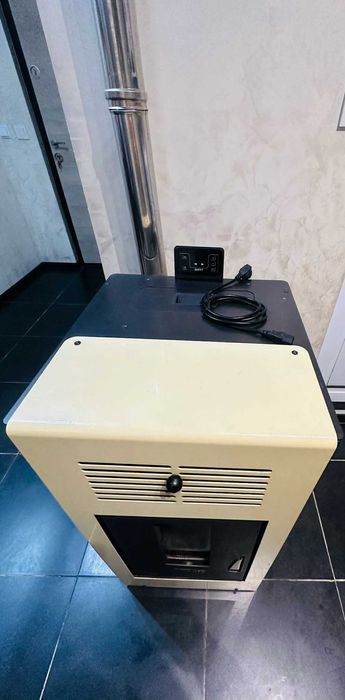Пелетна камина Burnit 10 kW – много запазена, готова за отоплителния сезон