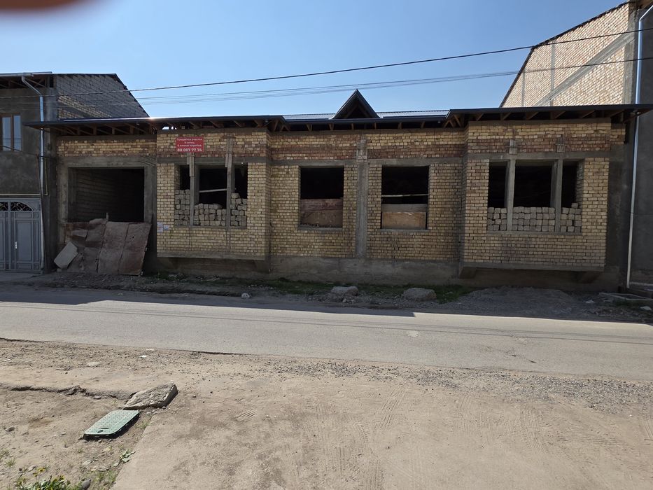 Продаётся участок 6 соток, 6 комнат , коробка.