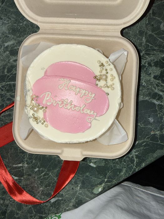 Торт и цветы.