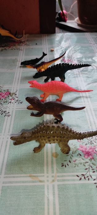 Продам резиновые динозавры