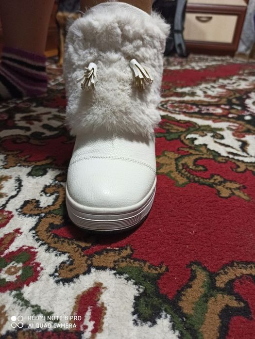 Ботинки теплые, женские.