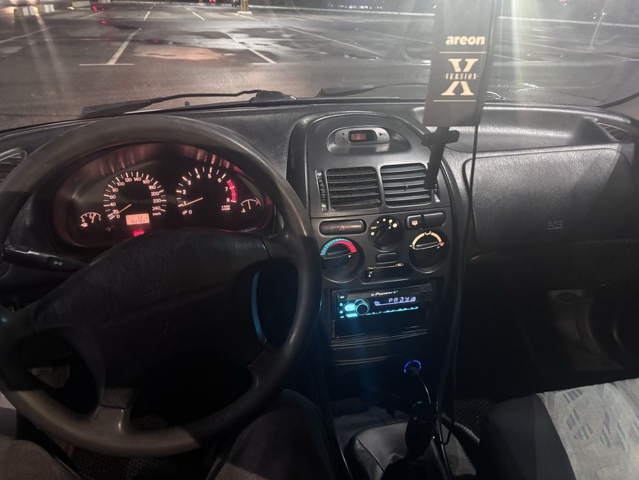 mitsubishi carisma