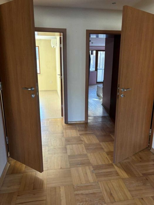Продава се Тристаен апартамент в Пловдив, Младежки Хълм - 117 кв.м за 1047 €/кв.м - Снимка #6