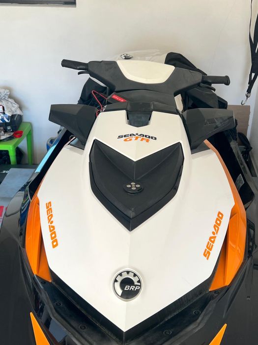 Vand sau schimb Skijet  GTR 215 cu 300