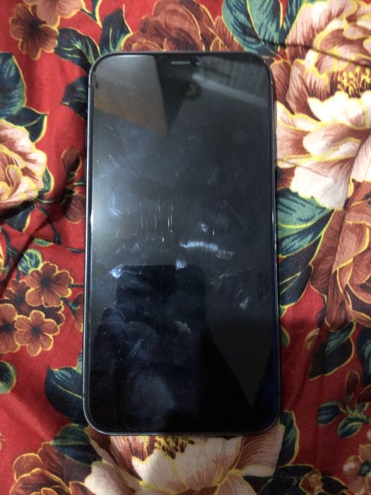 iPhone 11           .