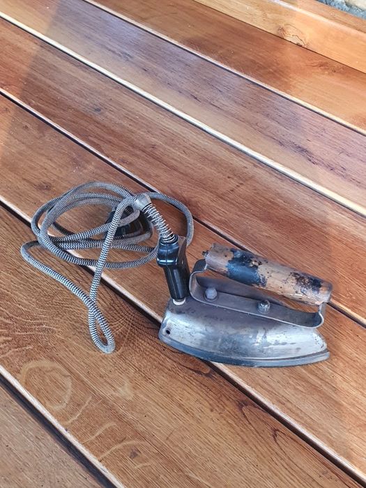 Fier de călcat vechi