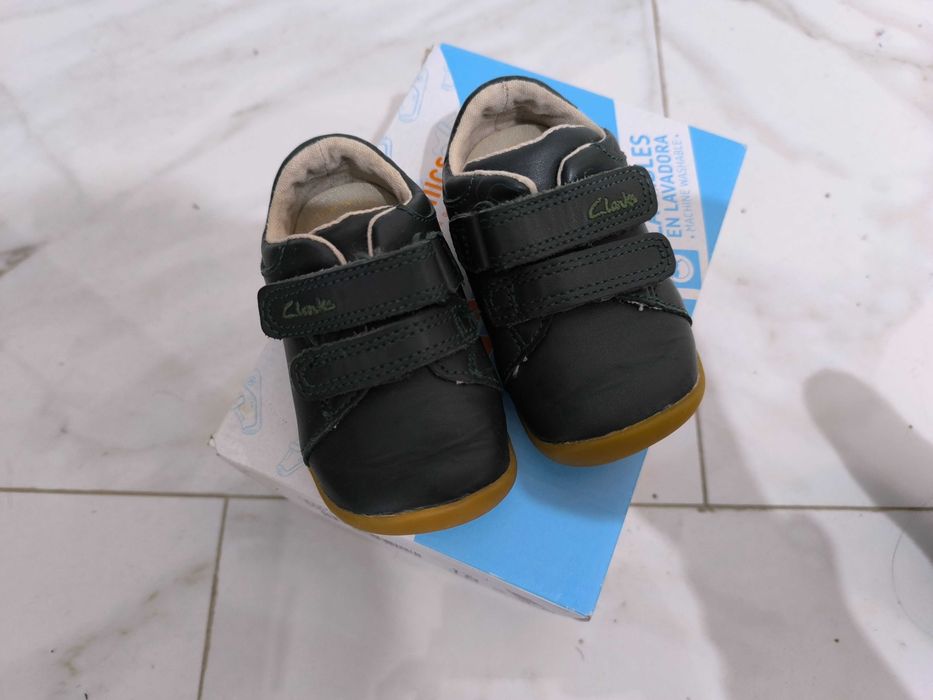 Обувки за прохождане на Clarks -номер 18