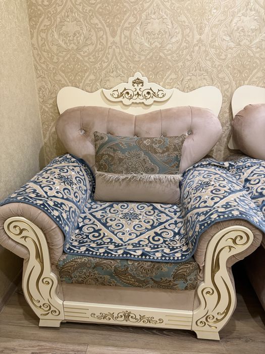 Продаётся диван с 2 креслами