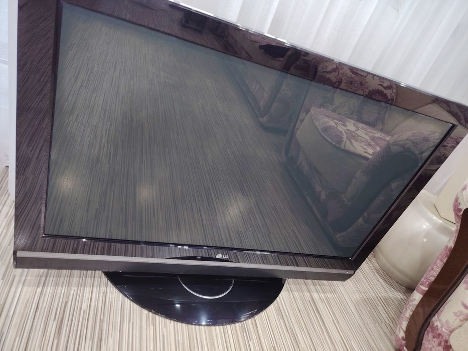 TV LG PLASMĂ diagonala 108