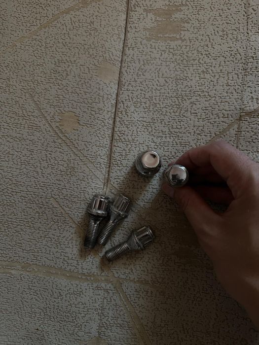 болтове за джанти - секретни