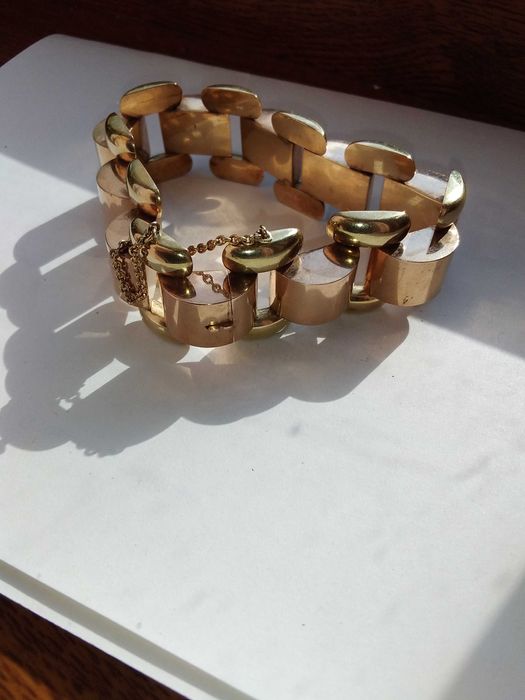 Златна гривничка