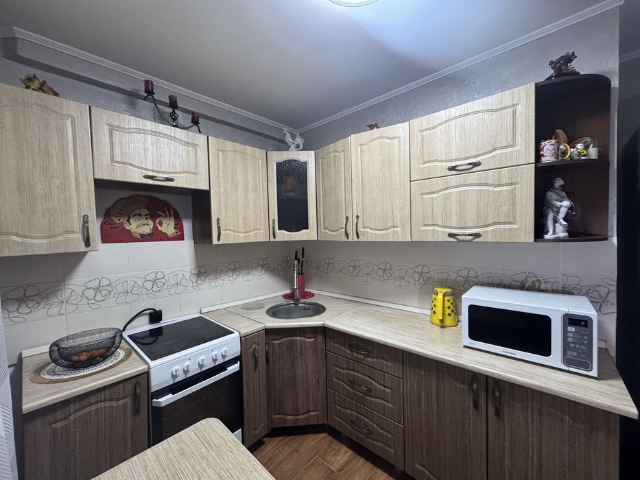 Продается угловой кухонный гарнитур