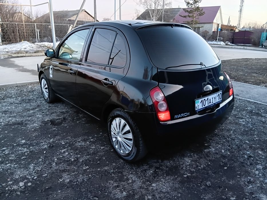 Ниссан Марч на  АКПП