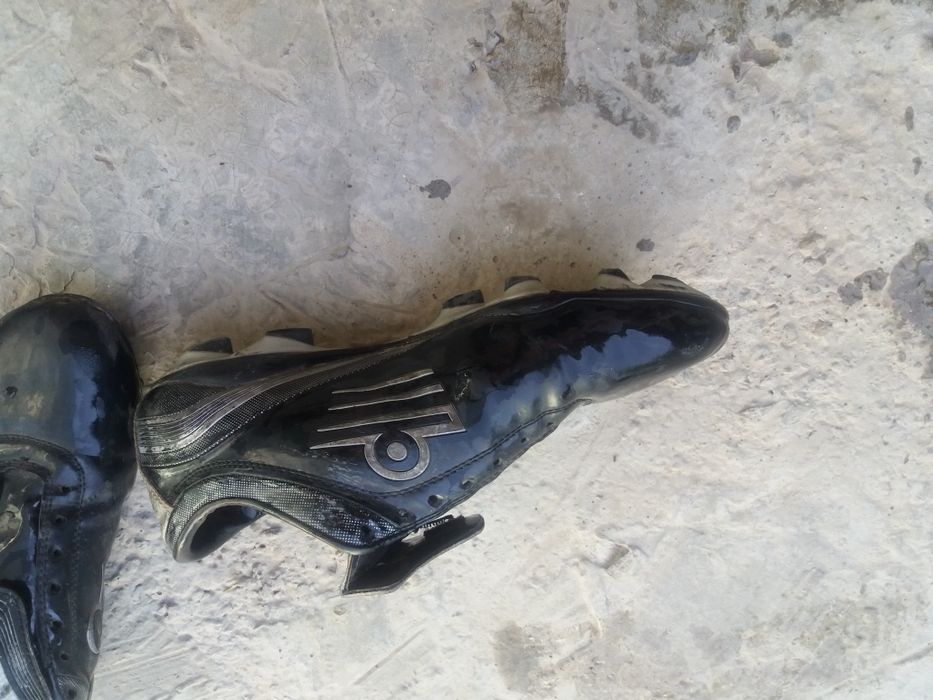 Бутцы футбольные