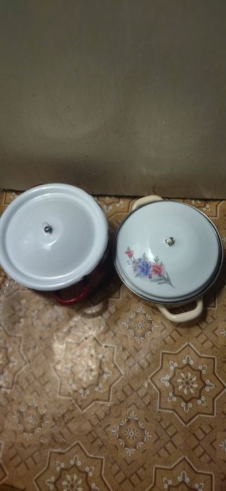 продам кастрюли с крышками