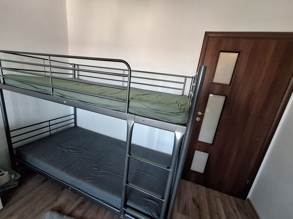 Pat supraetajat IKEA Svarta – Cadru metalic rezistent, argintiu (Stare excelentă)