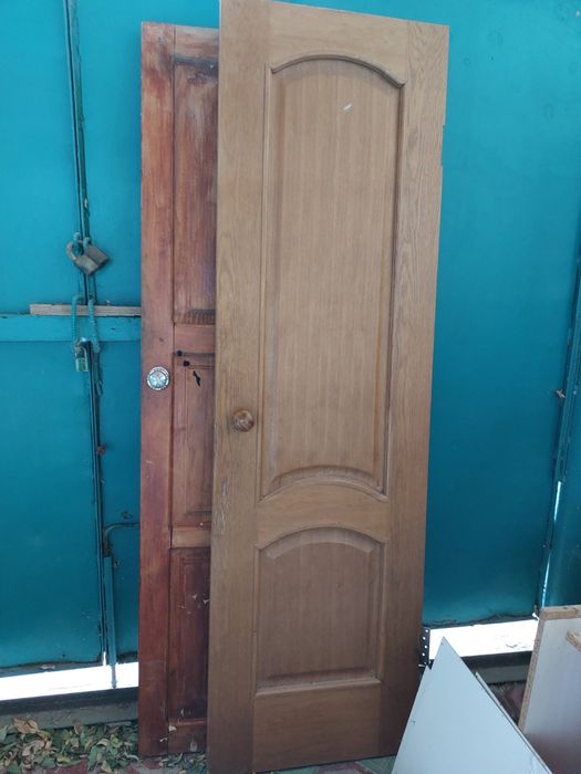 Продам б/у деревянные двери