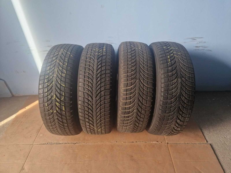 Audi Ауди Q3 R17 80A
оригинални джанти с гуми
и датчици