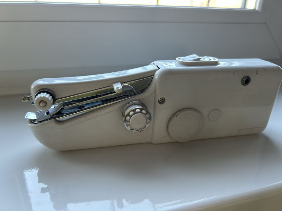 Мини швейная машинка