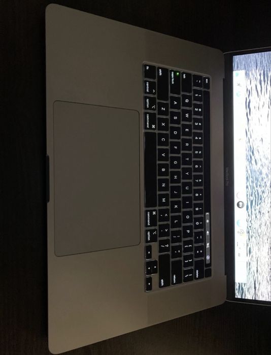 Apple Macbook PRO 16