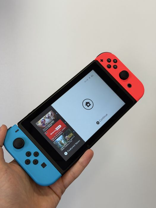 Nintendo Switch + Super Mario Odyssey