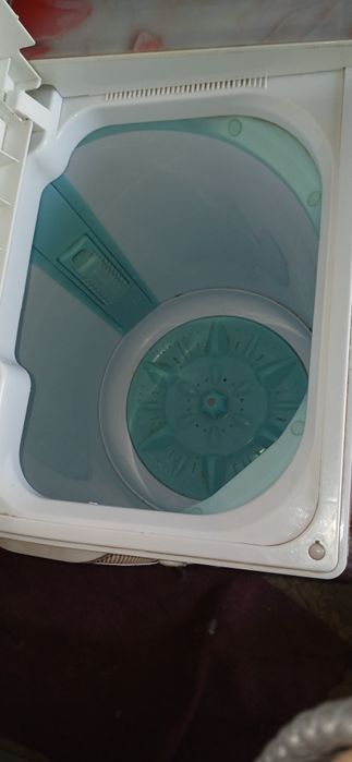 Kir yuvish mashinasi sotiladi