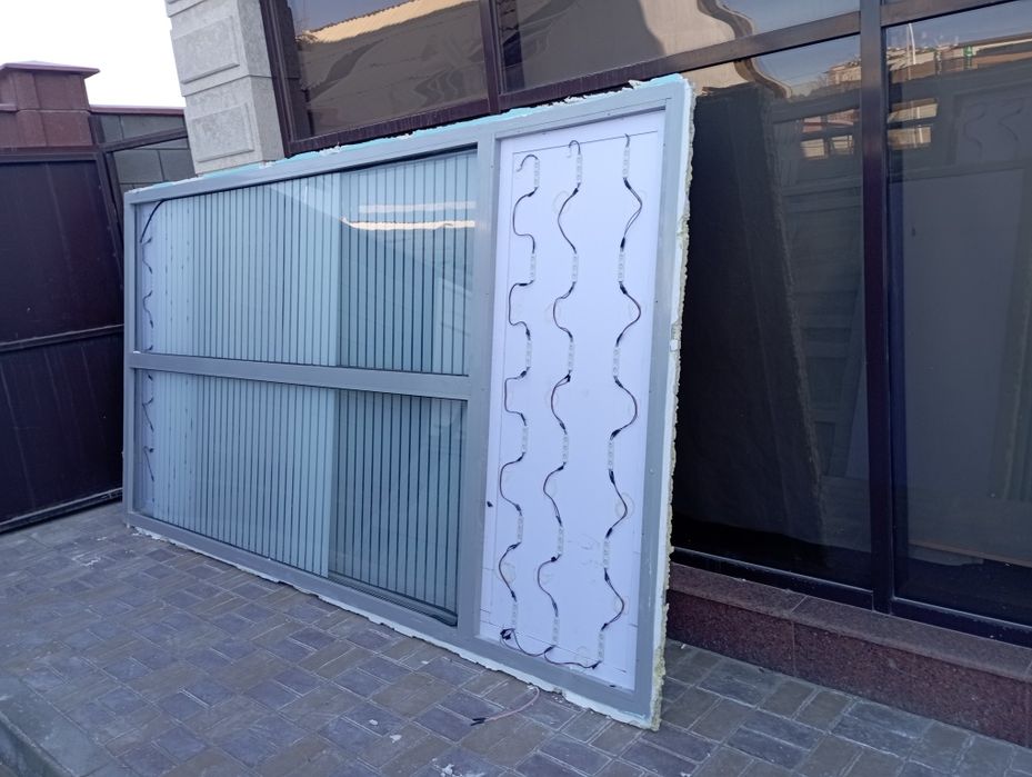 Әйнек есіктер сатылады