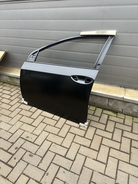 Двери Toyota  Corolla 180