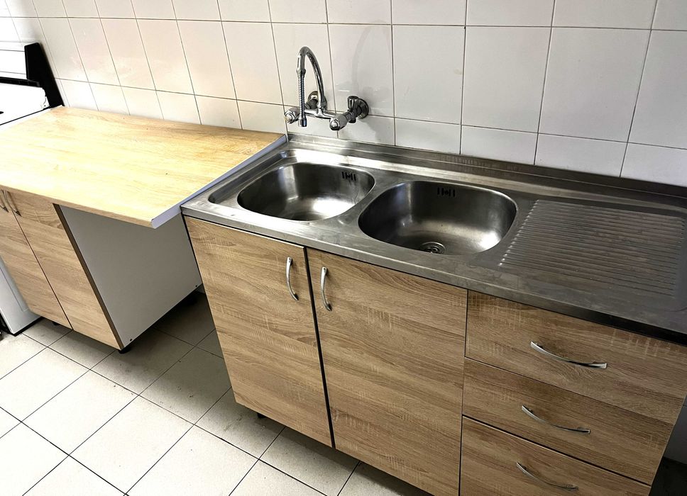 Кухненски шкафове с двойна мивка
