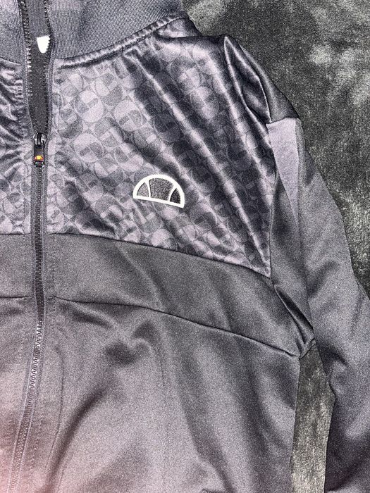 Суичър ellesse черен