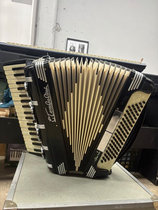 Acordeon italian E.Tombolini cu 80 de basi