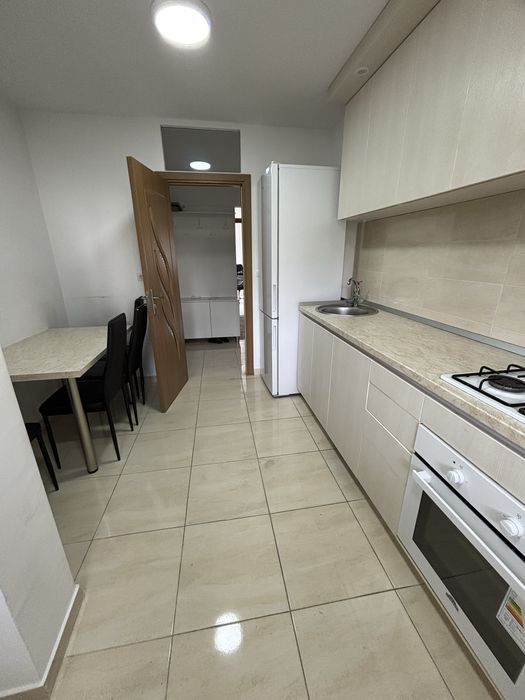 Dau in chirie ap 3 camere in zona Intre Lacuri