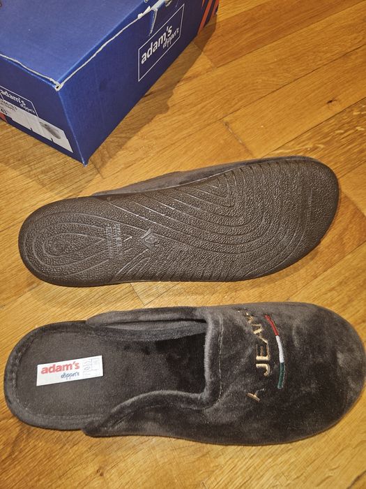 Чисто нови мъжки пантофи