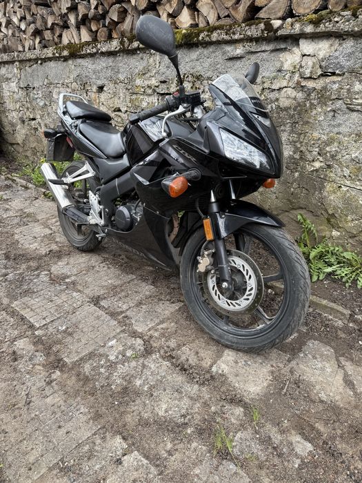 Продава се  HONDA  CBR 125R
