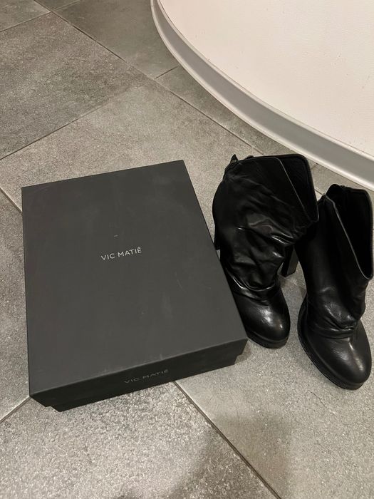 Обувки с ток - Vic Matie