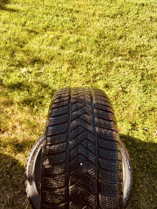 Продавам 4 зимни гуми 225/45/18 Pirelli Soto Zero 3 размер 225/45/18