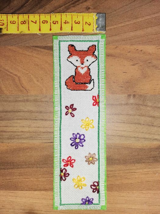 Ръчнобродиран книгоразделител- идея за подарък