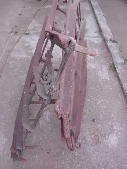 Piese,grapa ,pentru tractor u650