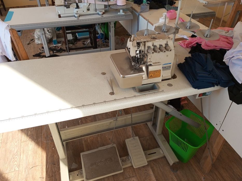 Tikuv mashinasi overlok