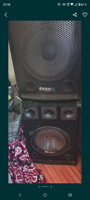 Vând  4 boxe și statie