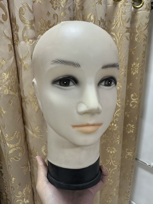 Манекен орамалга шапкага